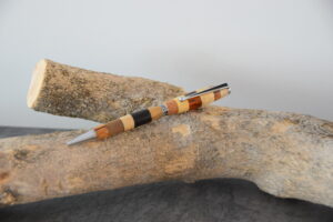 Stylo Bille Artisanal – Métal chromé, essences de bois et résines